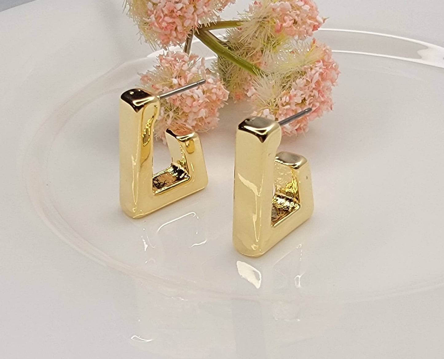 REGTANGLE HOOP EARRINGS