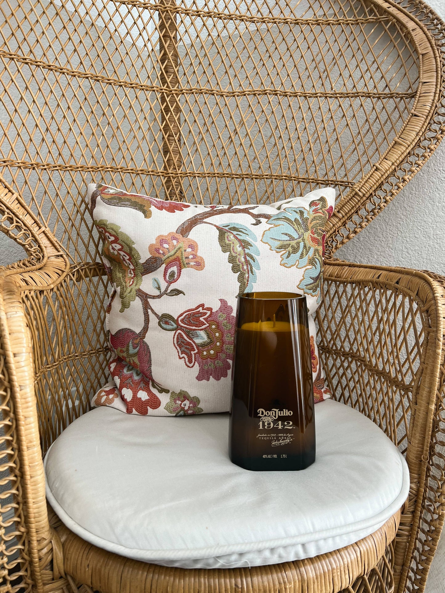 Recycled 1942 Candle: Amber/Sandalwood/Leather / Medium