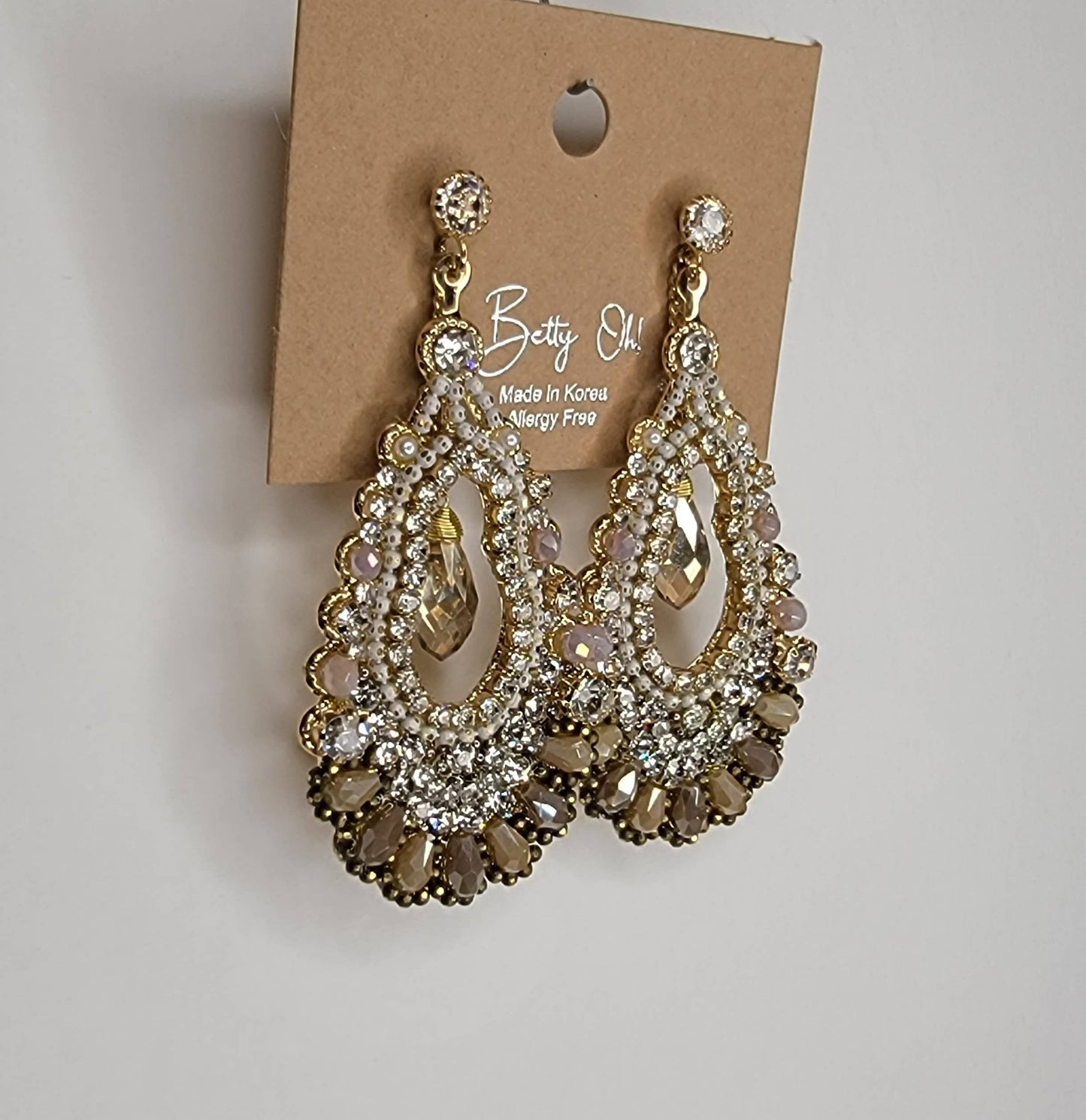 HANDMADE DANGLE EARRINGS.