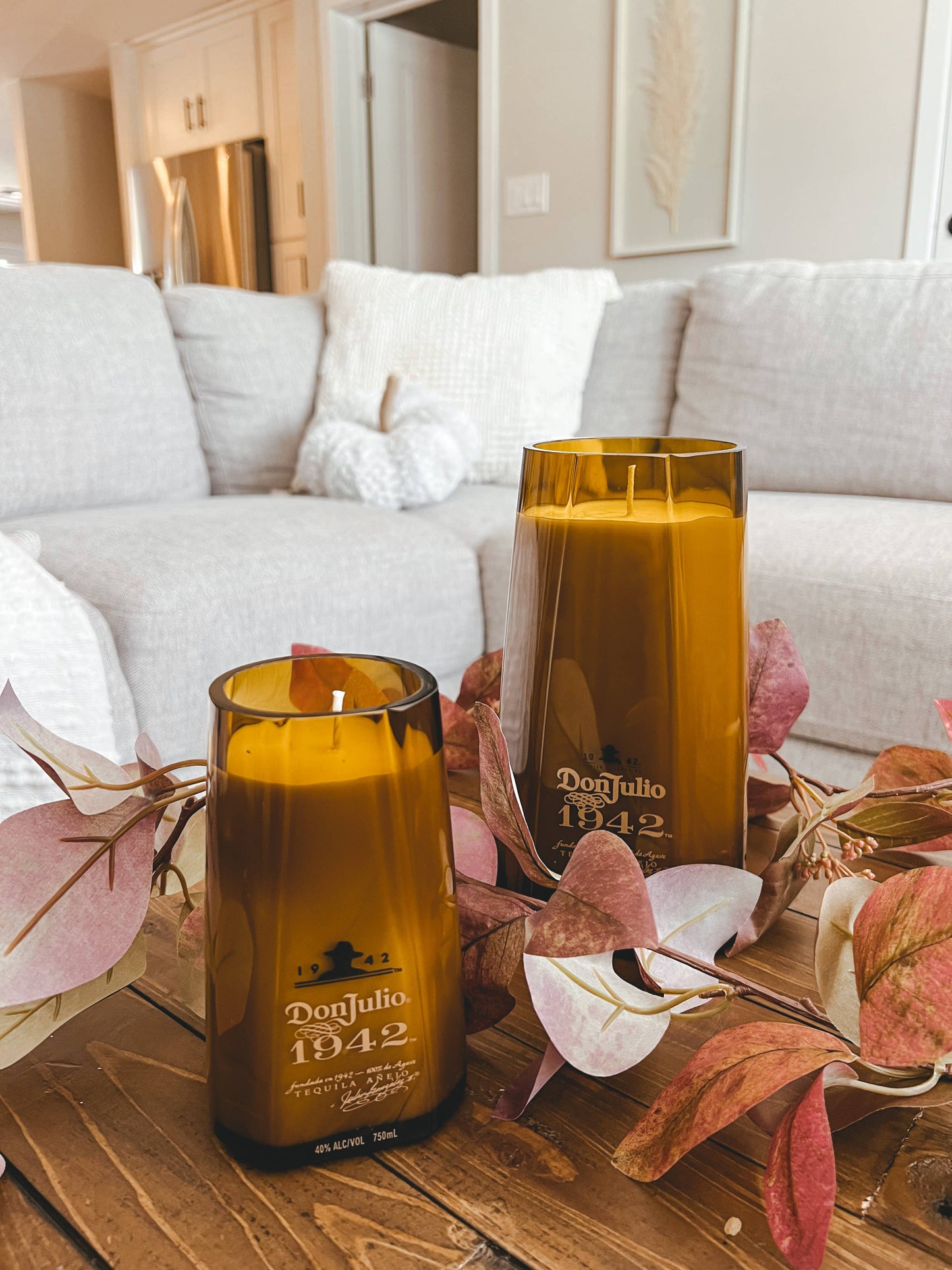 Recycled 1942 Candle: Amber/Sandalwood/Leather / Medium