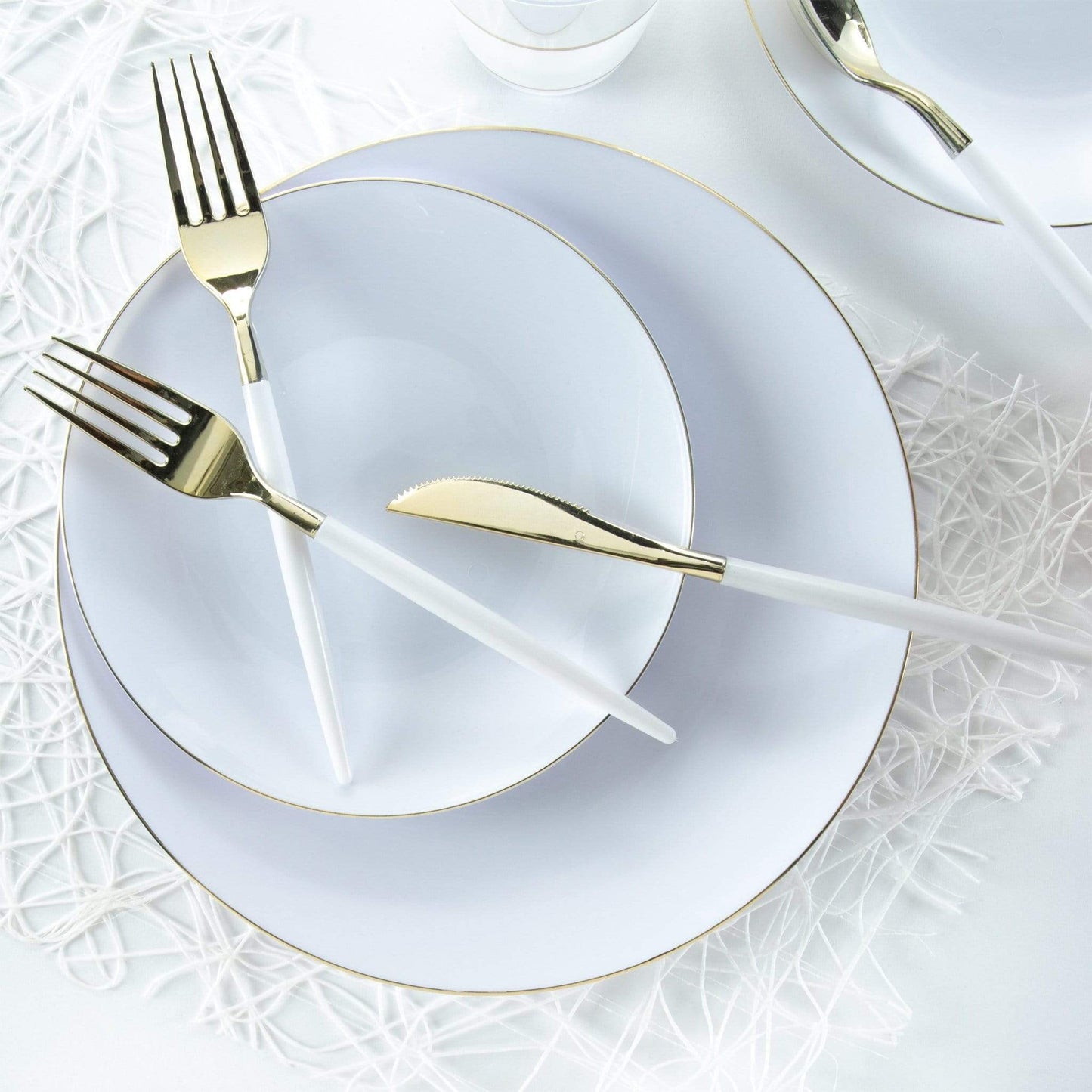 Round White • Gold Plastic Plates | 10 Pack