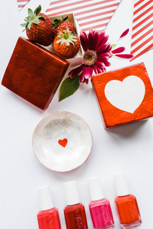 Dekorasyon Gifts Decor - 3" Capiz Box Glittered Heart (White/Red)