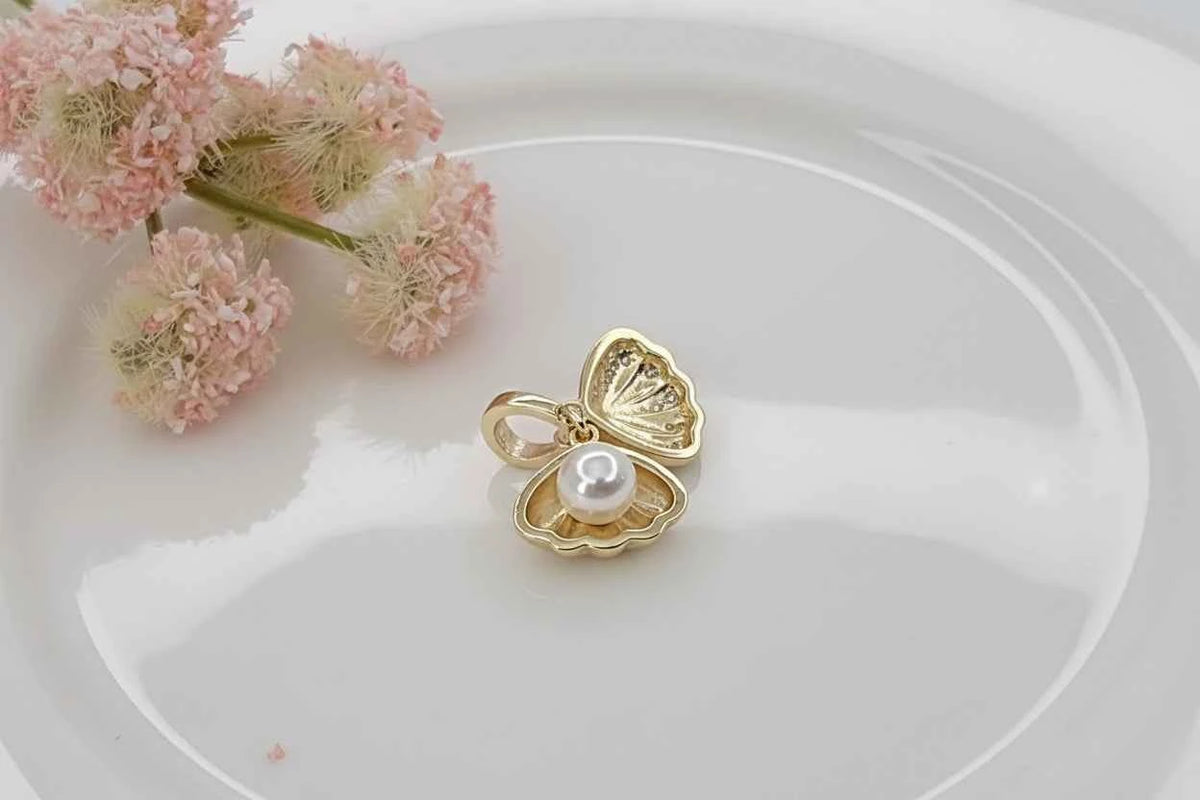Sea Shell with Pearl Self Click On Charm