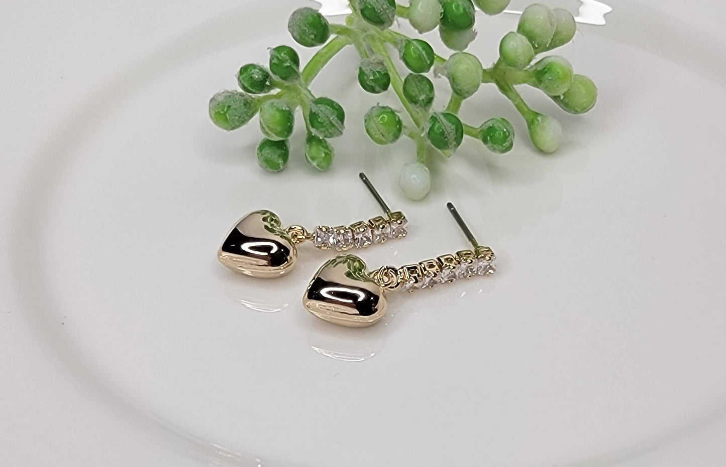 HEART DANGLE EARRINGS DIAMOND AND GOLD
