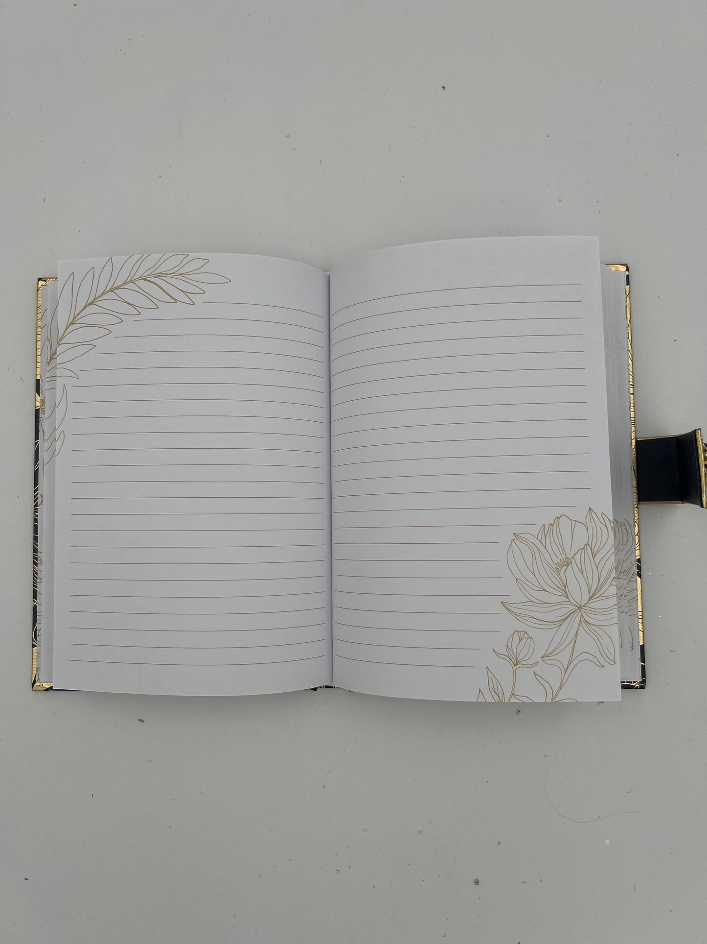 Diario de tapa dura con broche de abeja
