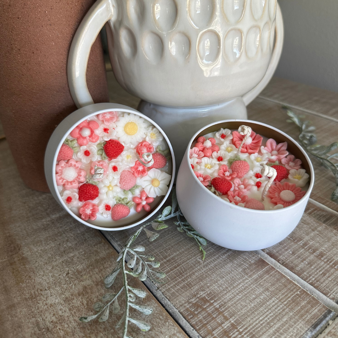 Strawberries and Daisies Tin Candle
