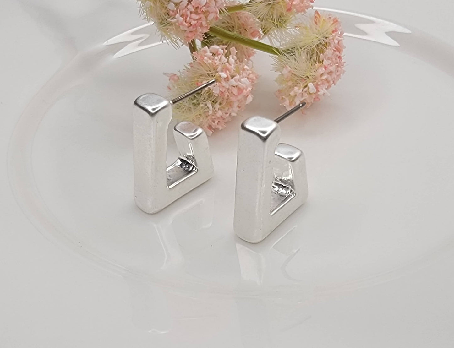 REGTANGLE HOOP EARRINGS