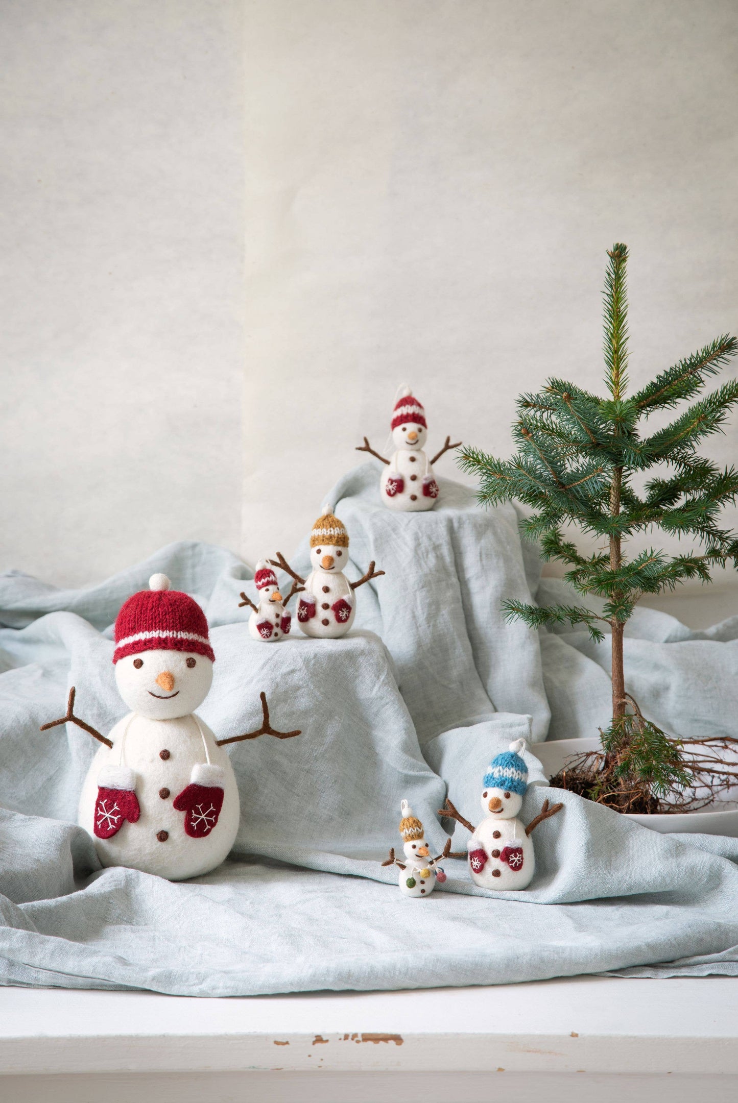 Gry and Sif - Snowman w/Ochre Hat & Mittens