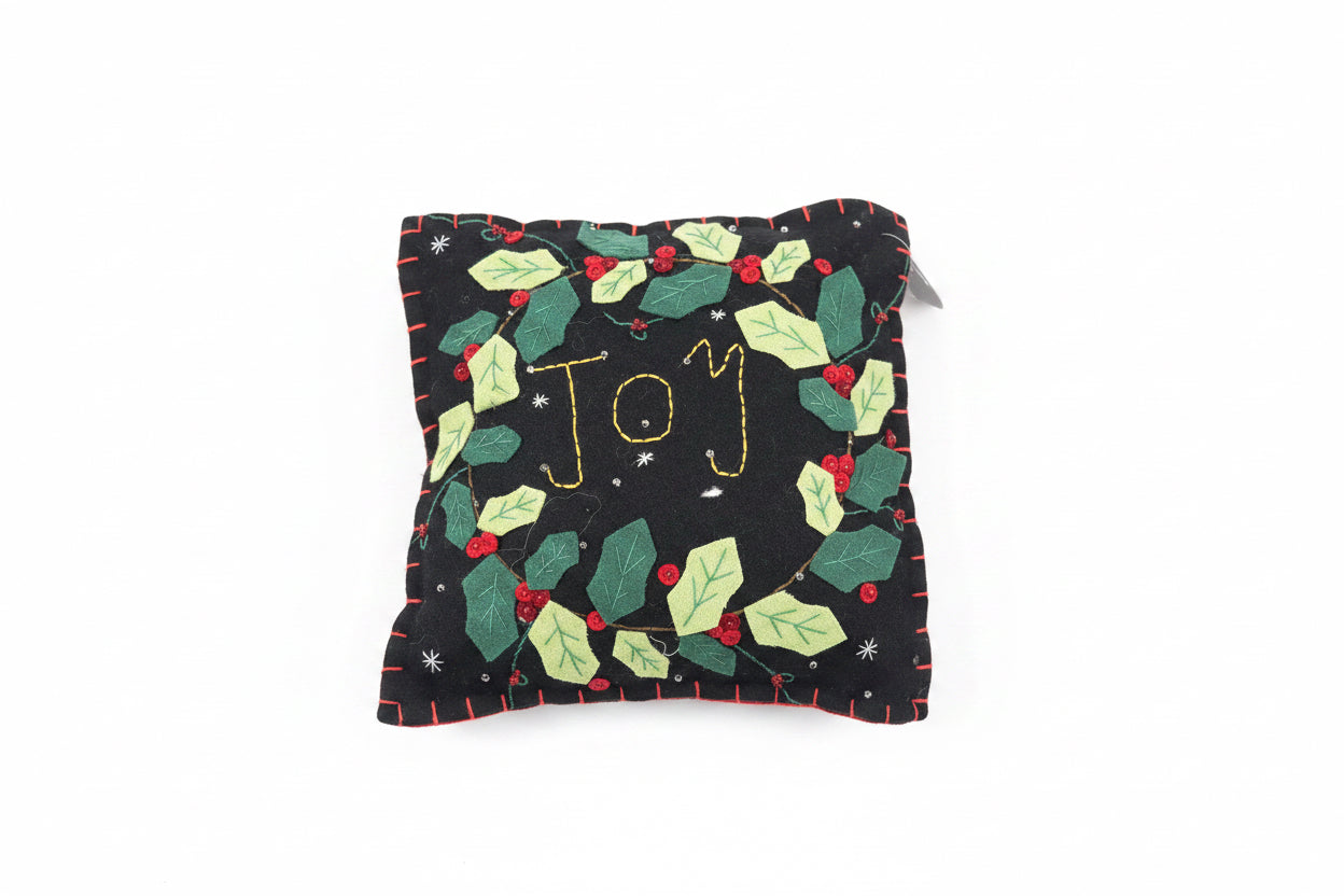 6x6 Black w/ Wreath Joy Pillow