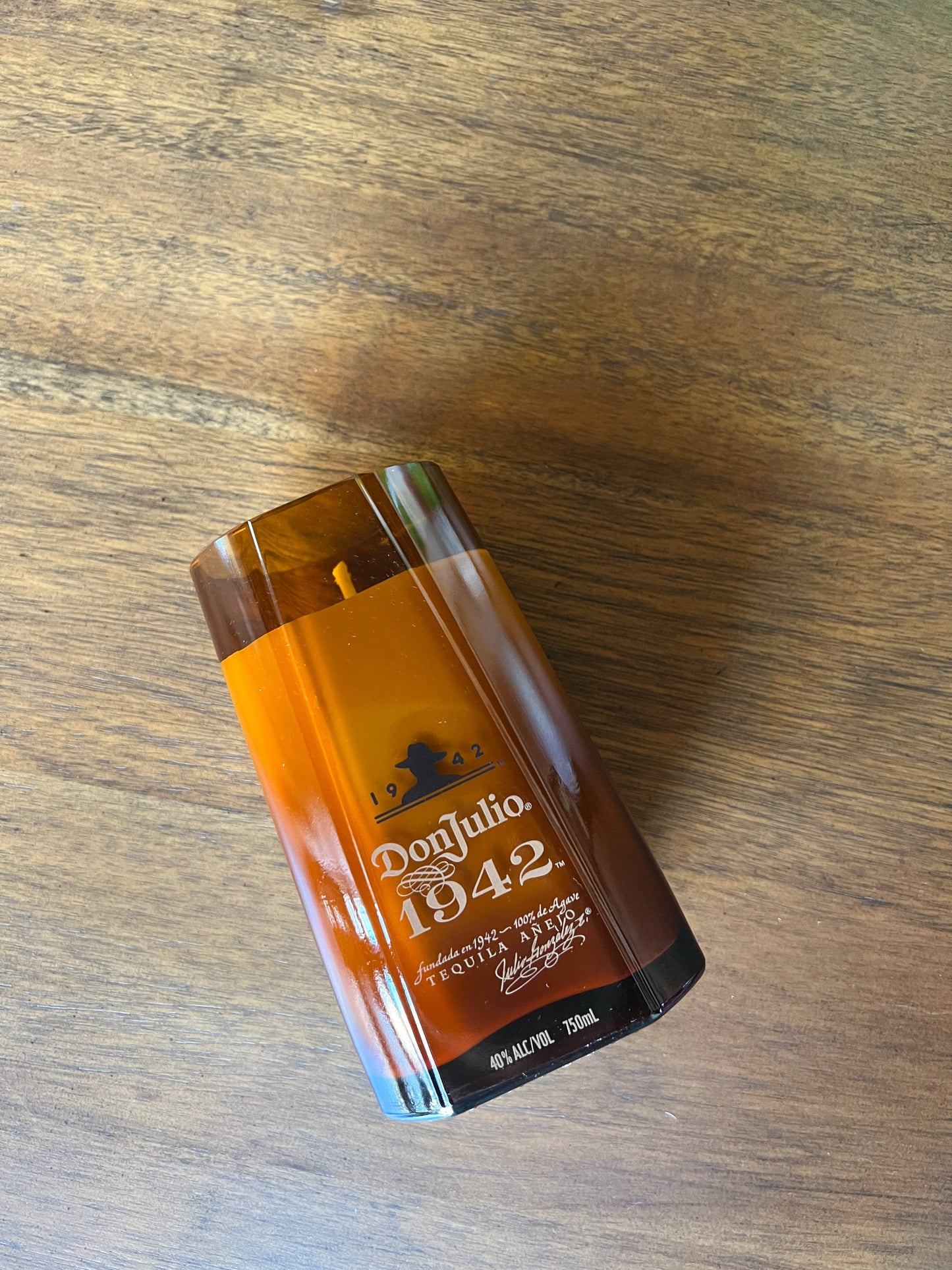 Recycled 1942 Candle: Amber/Sandalwood/Leather / Medium