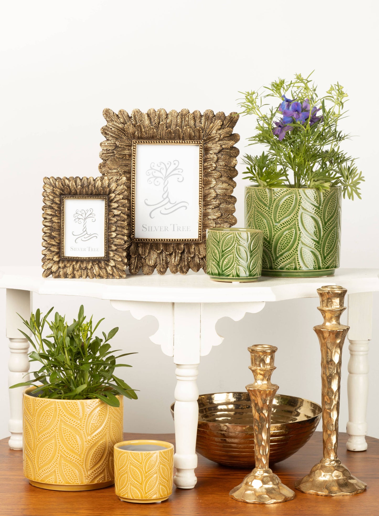 Feather motif picture frame, gold finish