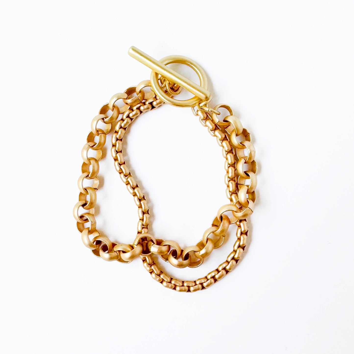 Pulsera de cadena doble Rolo dorada con cierre de palanca, oro satinado.