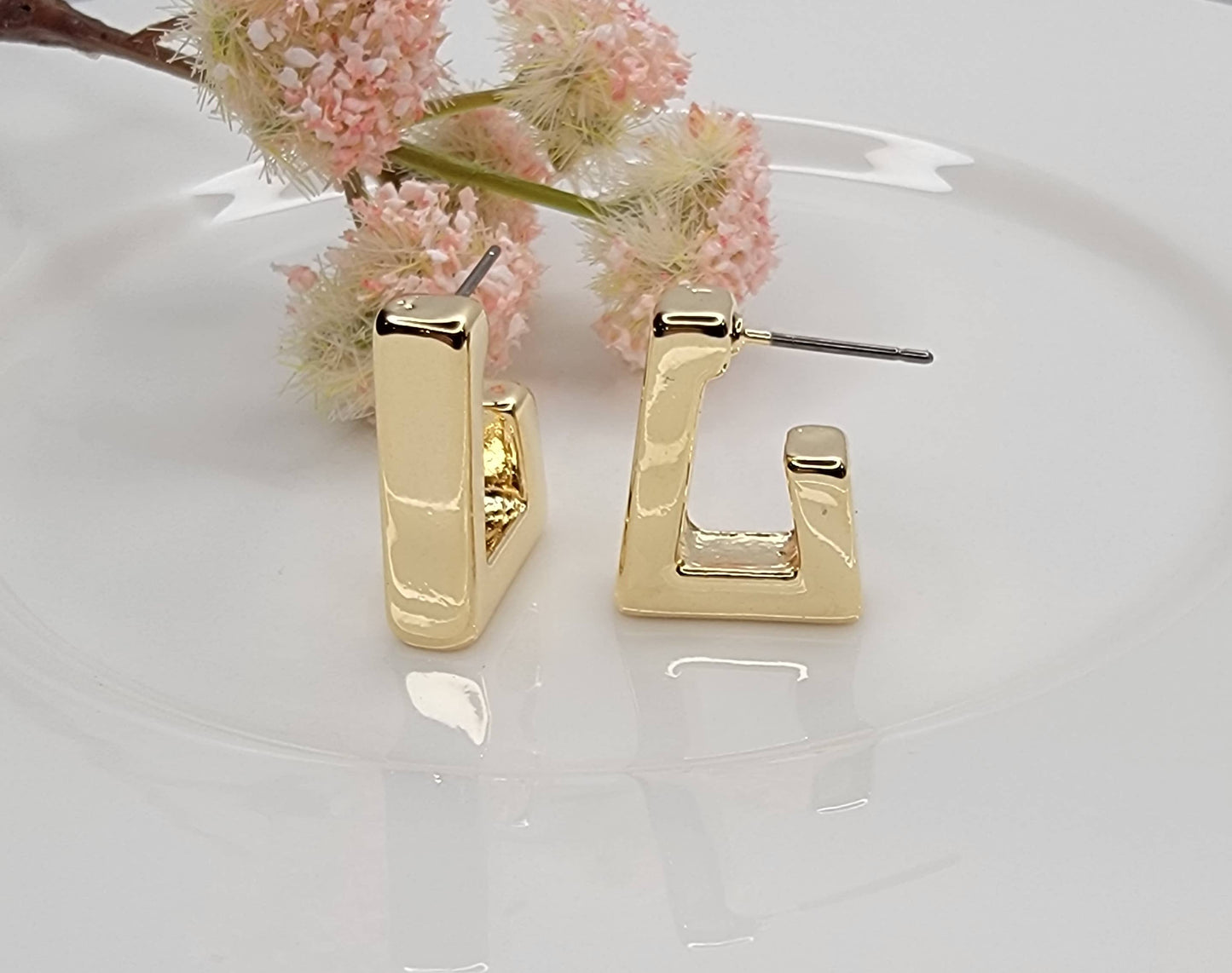 REGTANGLE HOOP EARRINGS