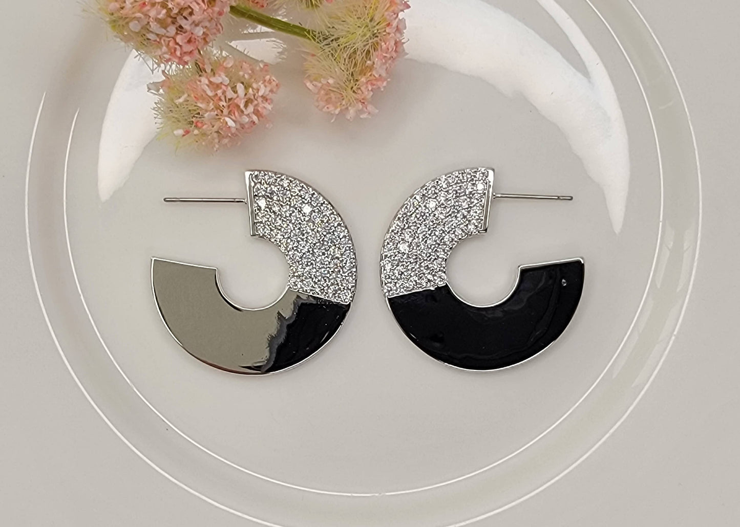 CZ CIRCLE HOOP-Lage with Post