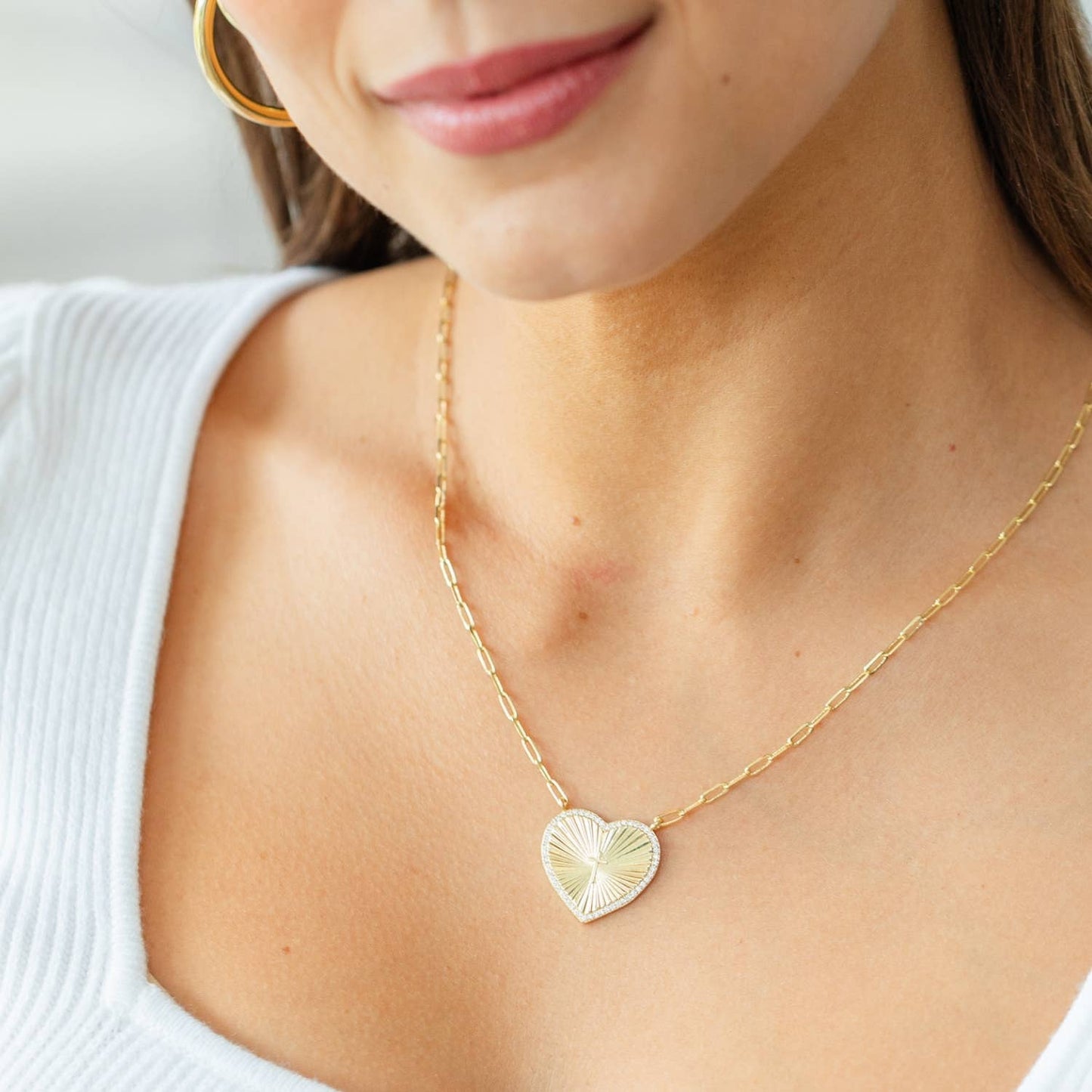 Iris espléndido - Collar con clip de papel y corazón con detalles de cruz pavé