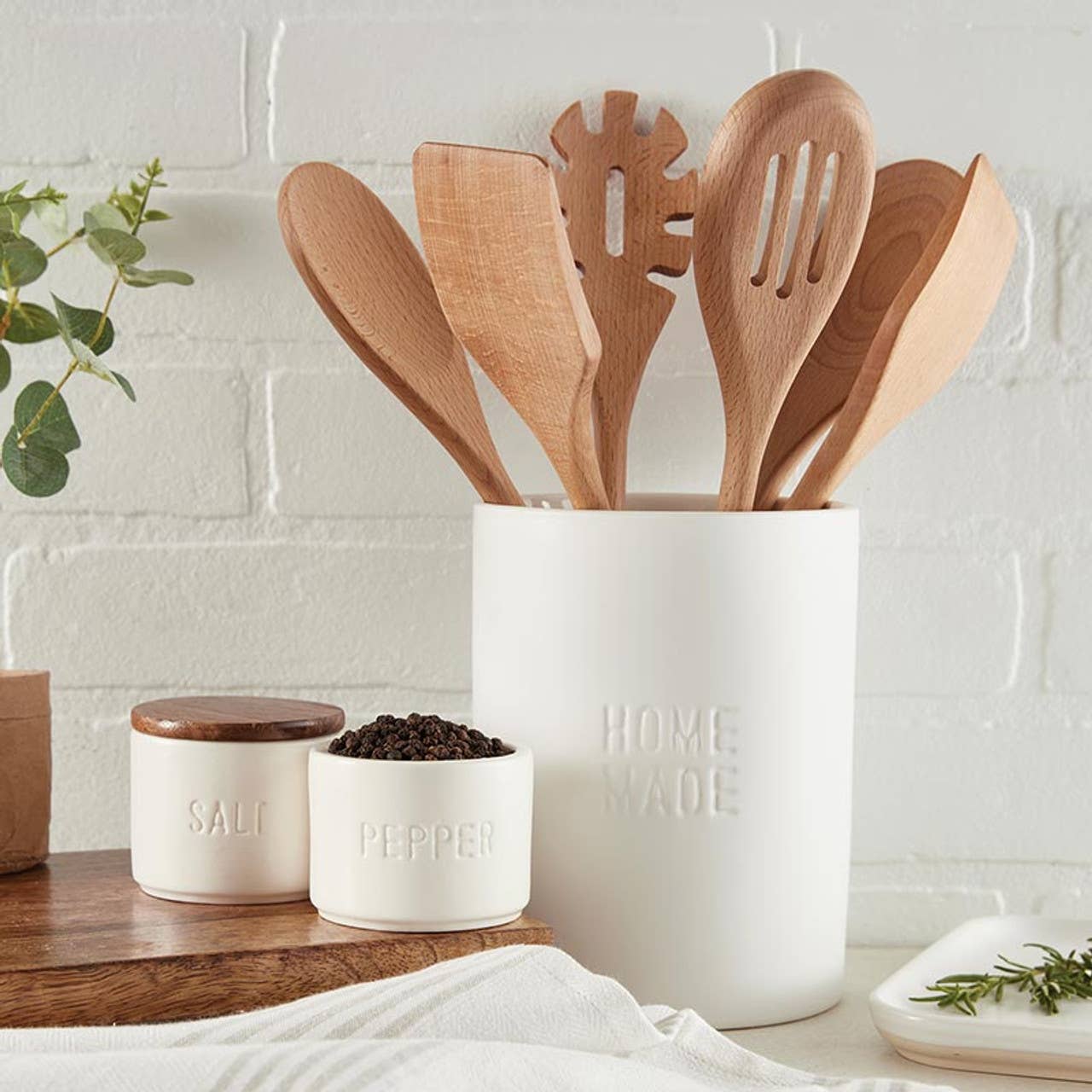 Face to Face Ceramic Salt + Pepper Set (2pc)