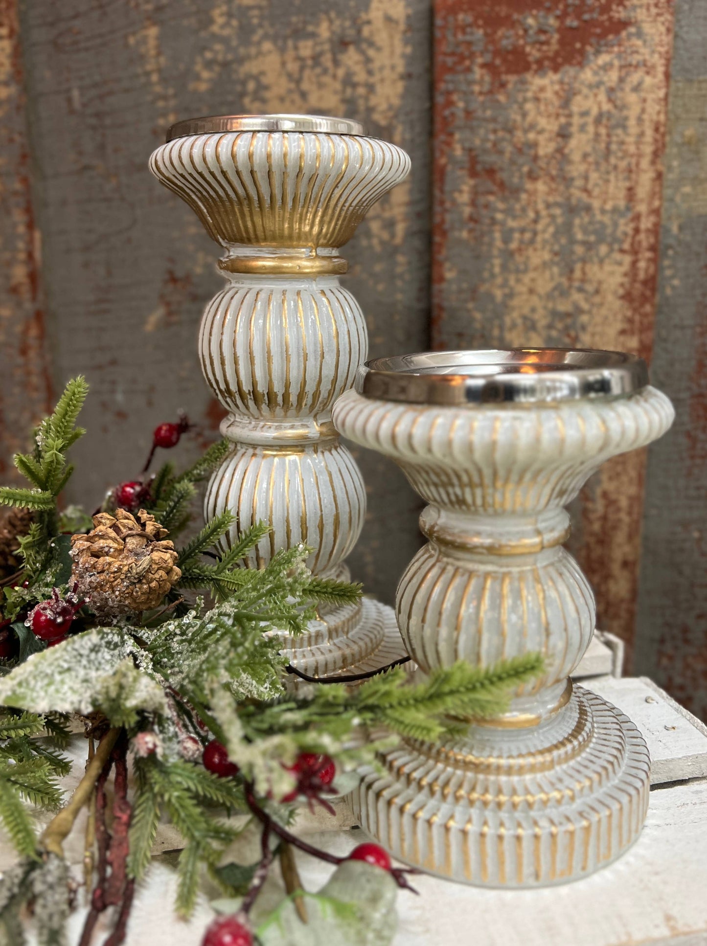 Candelabro pequeño de vidrio blanco y dorado de 11,4 x 15,2 cm