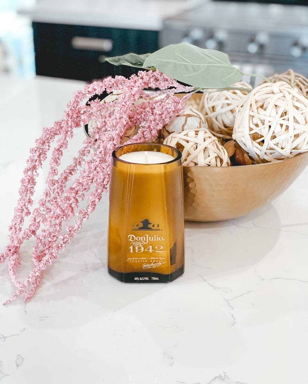 Recycled 1942 Candle: Amber/Sandalwood/Leather / Medium