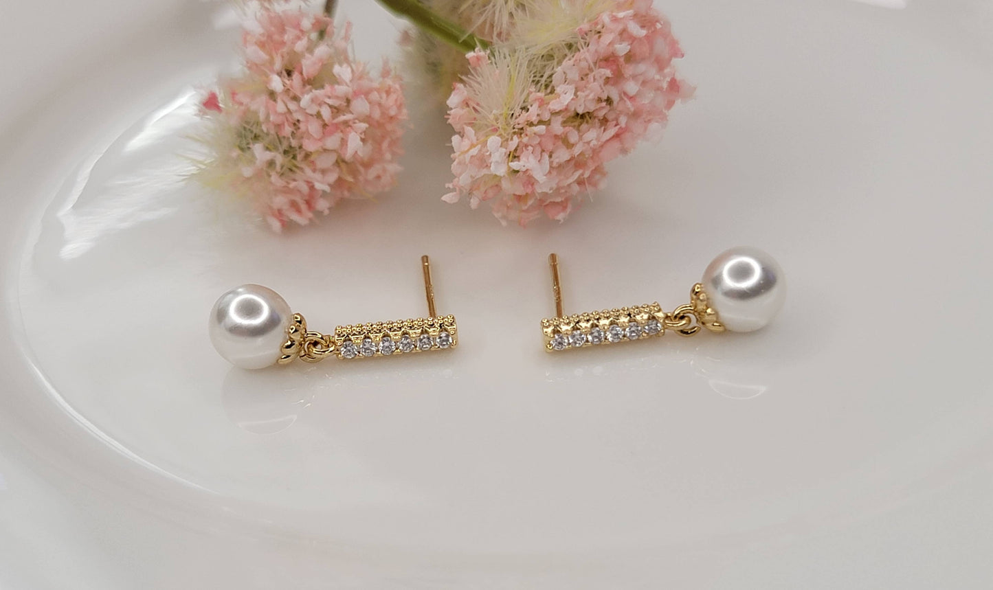 SINGLE PEARL DROP WITH CZ DANGLE EARRINGS.