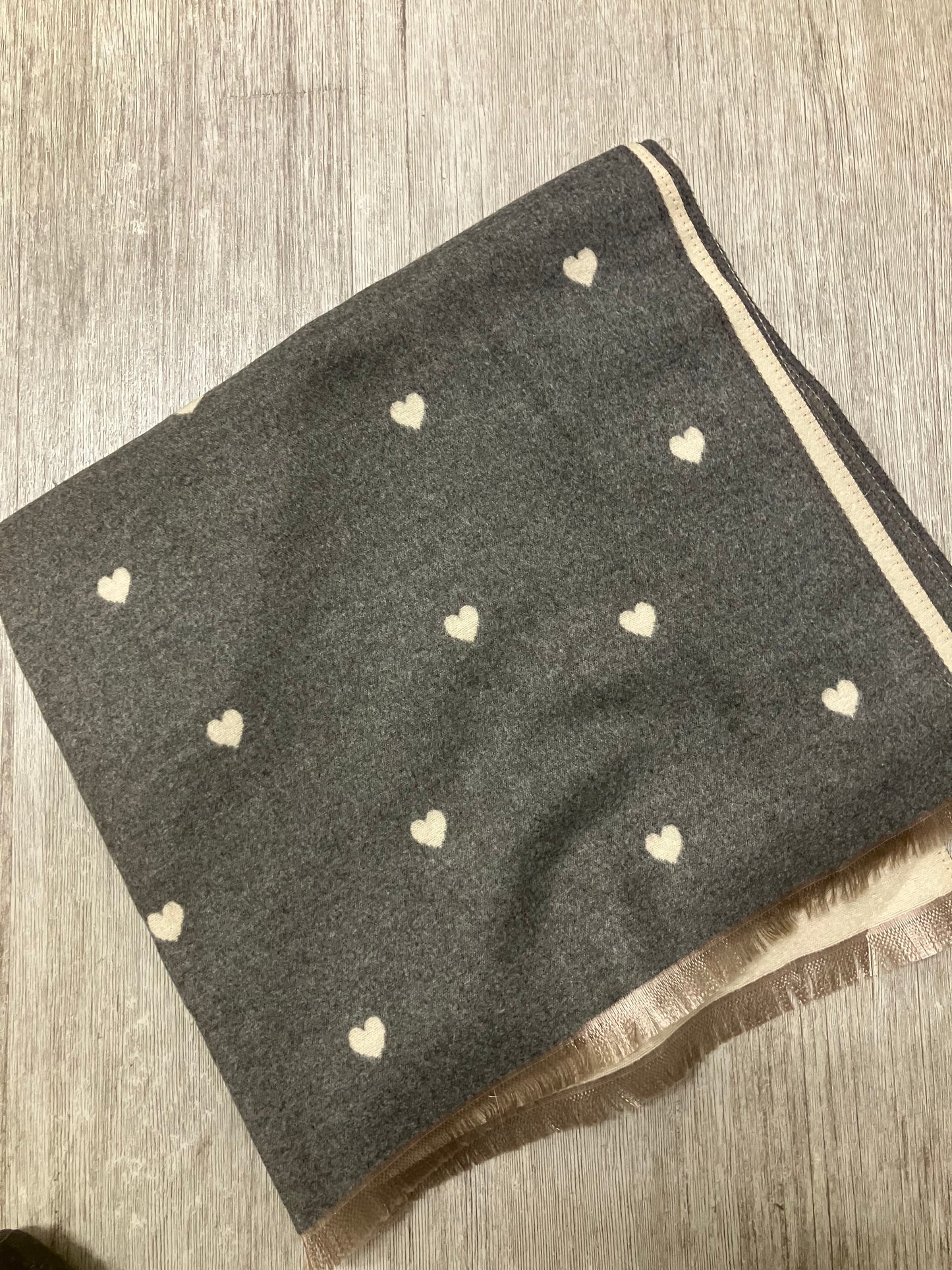 Wrap-small heart-Grey