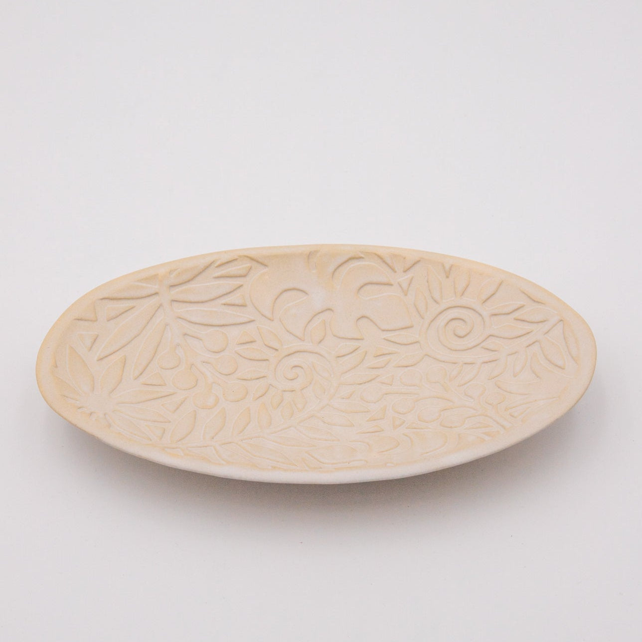 Plato decorativo ovalado grande de arcilla