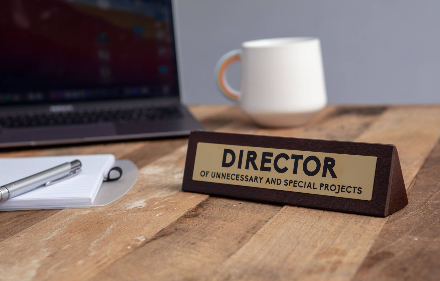 Letrero de madera para escritorio de director - Regalos divertidos y novedosos - Artículos de broma