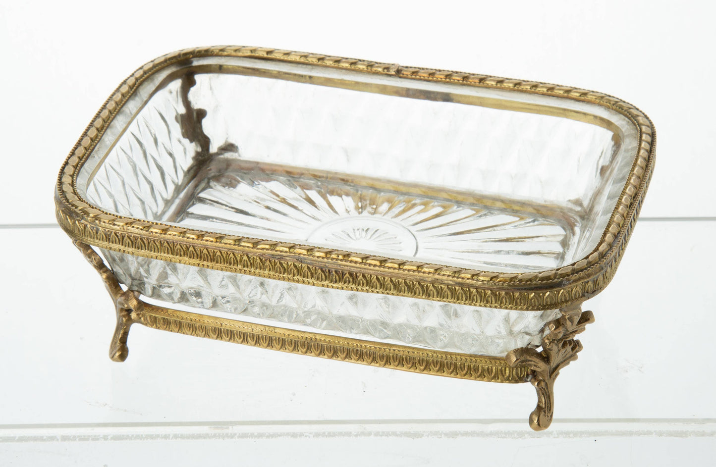 Rectangular soap dish in metal frame