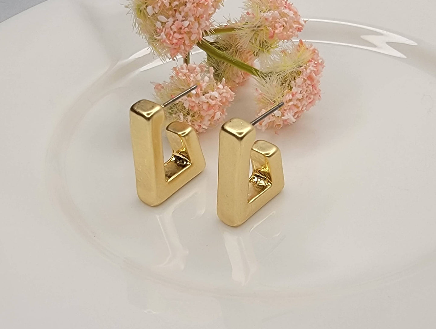 REGTANGLE HOOP EARRINGS