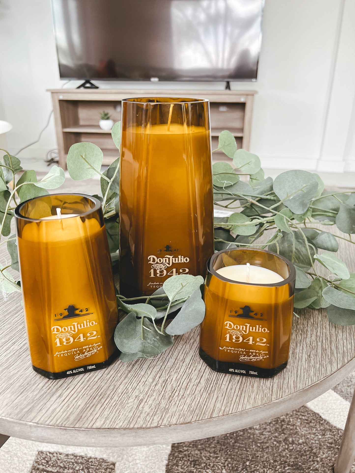 Recycled 1942 Candle: Amber/Sandalwood/Leather / Medium