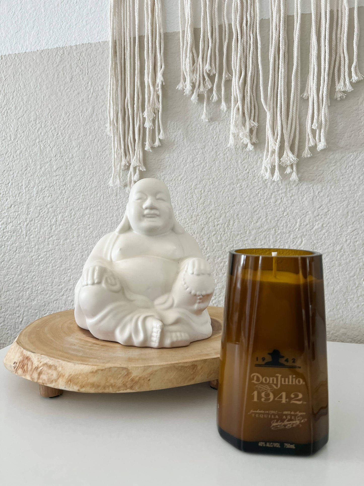Recycled 1942 Candle: Amber/Sandalwood/Leather / Medium