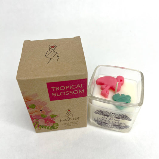 Vela de cera de soja con flores tropicales