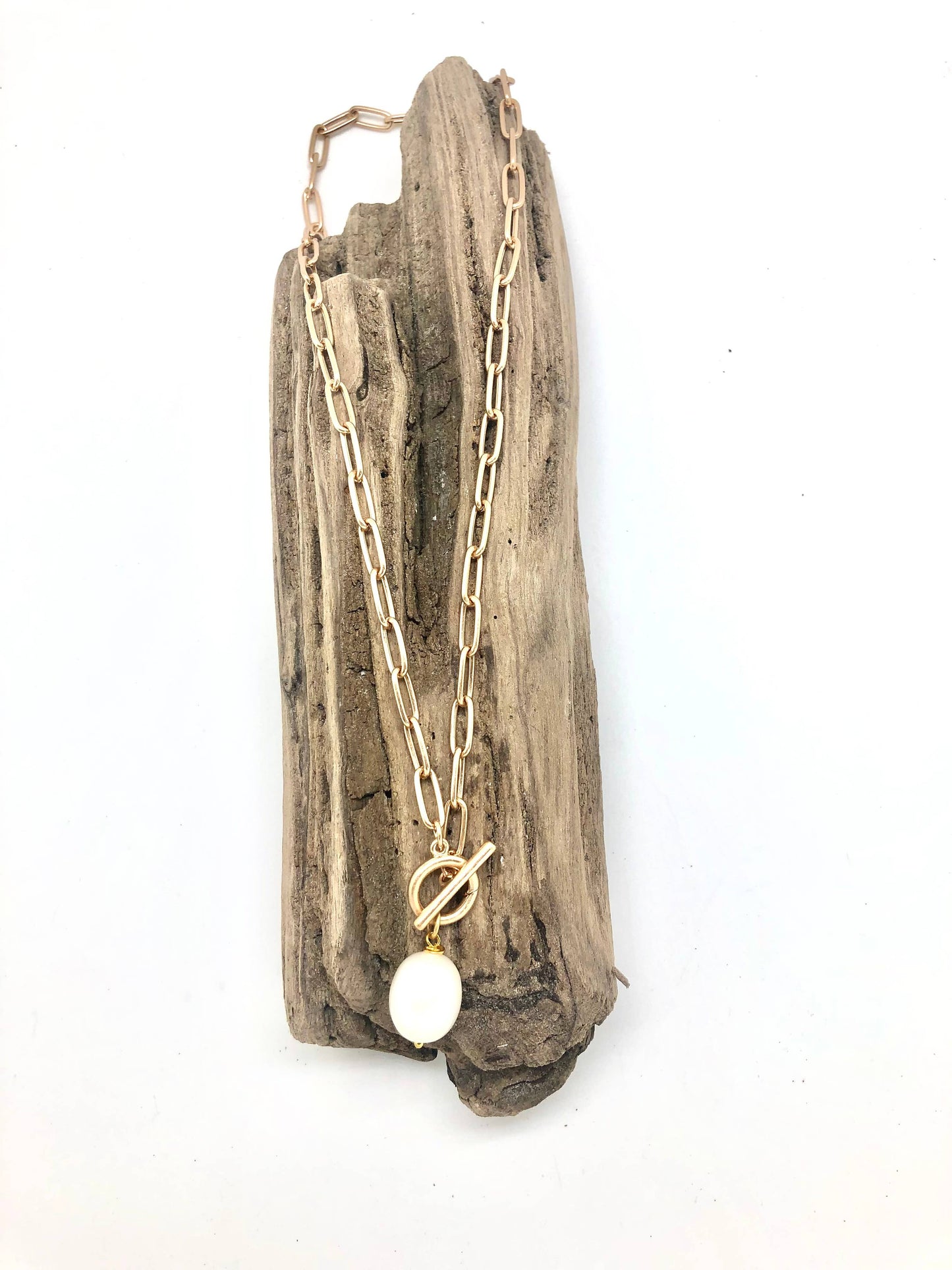 Necklace Matte Gold Paper ClipChain w/Mother of PearlDrop18”