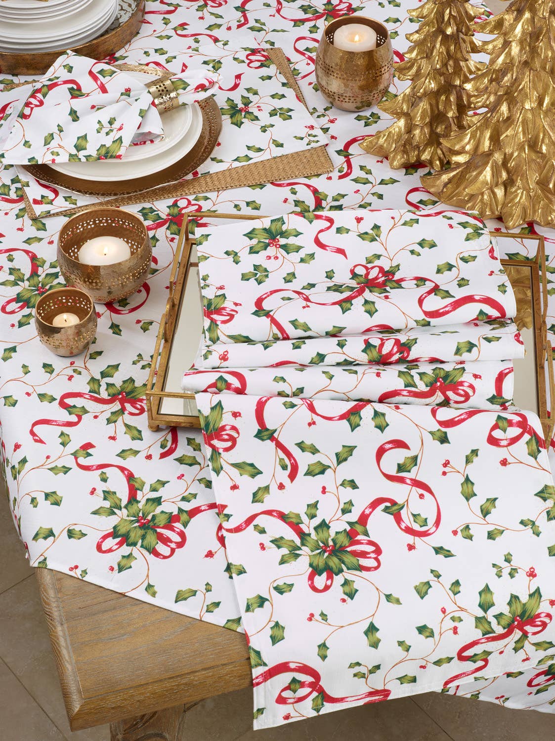 Holly & Ribbon Tablecloth