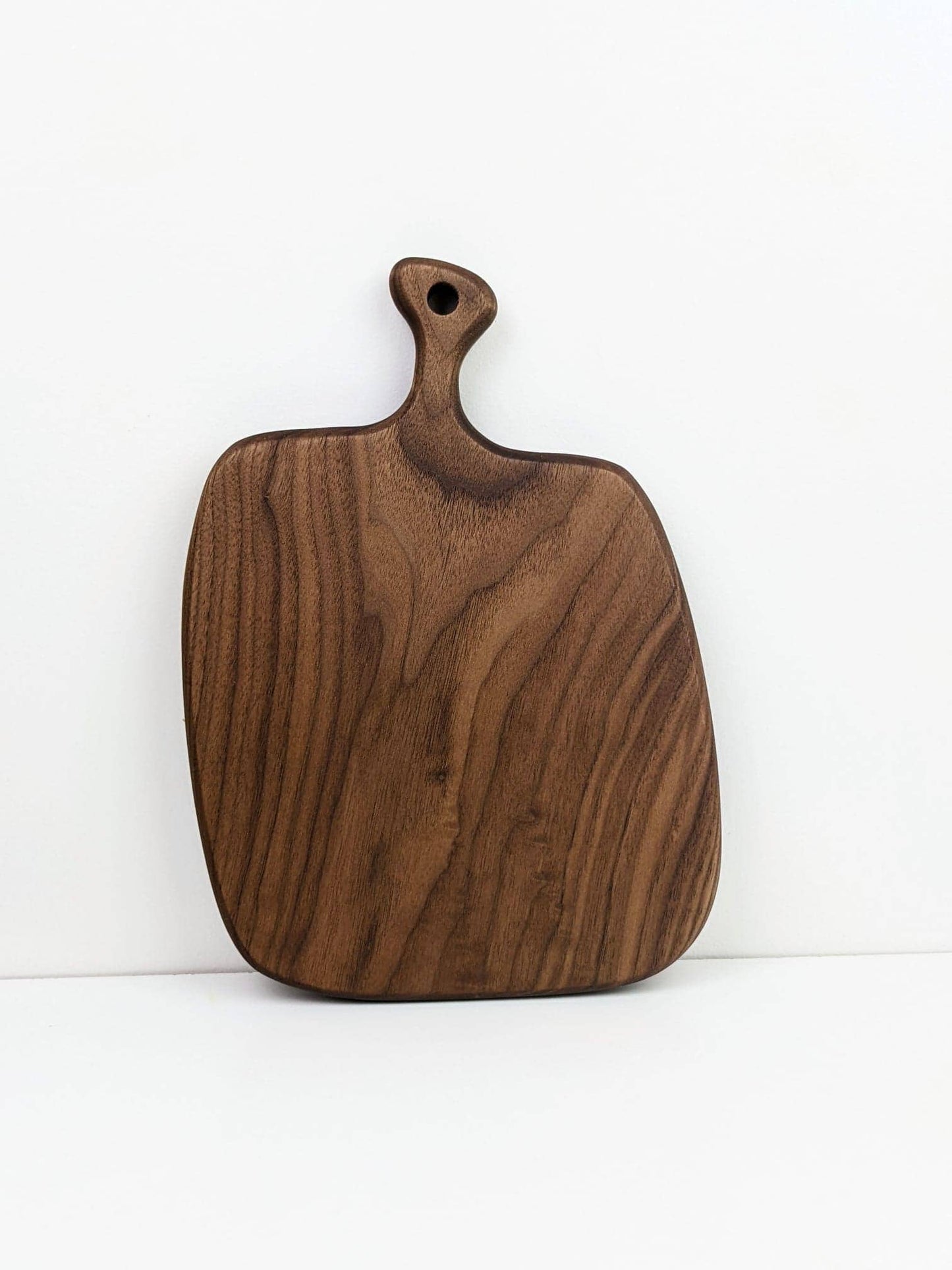 Tabla de embutidos de madera con asa - Redondeada