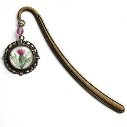 Marcapáginas de bronce y cristal con cabujón de cardo escocés.