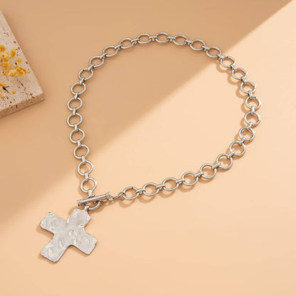 JOSSLYN de wall to wall - COLLAR DE CRUZ MARTILLATEADA CON CIERRE FRONTAL | 40NK9474