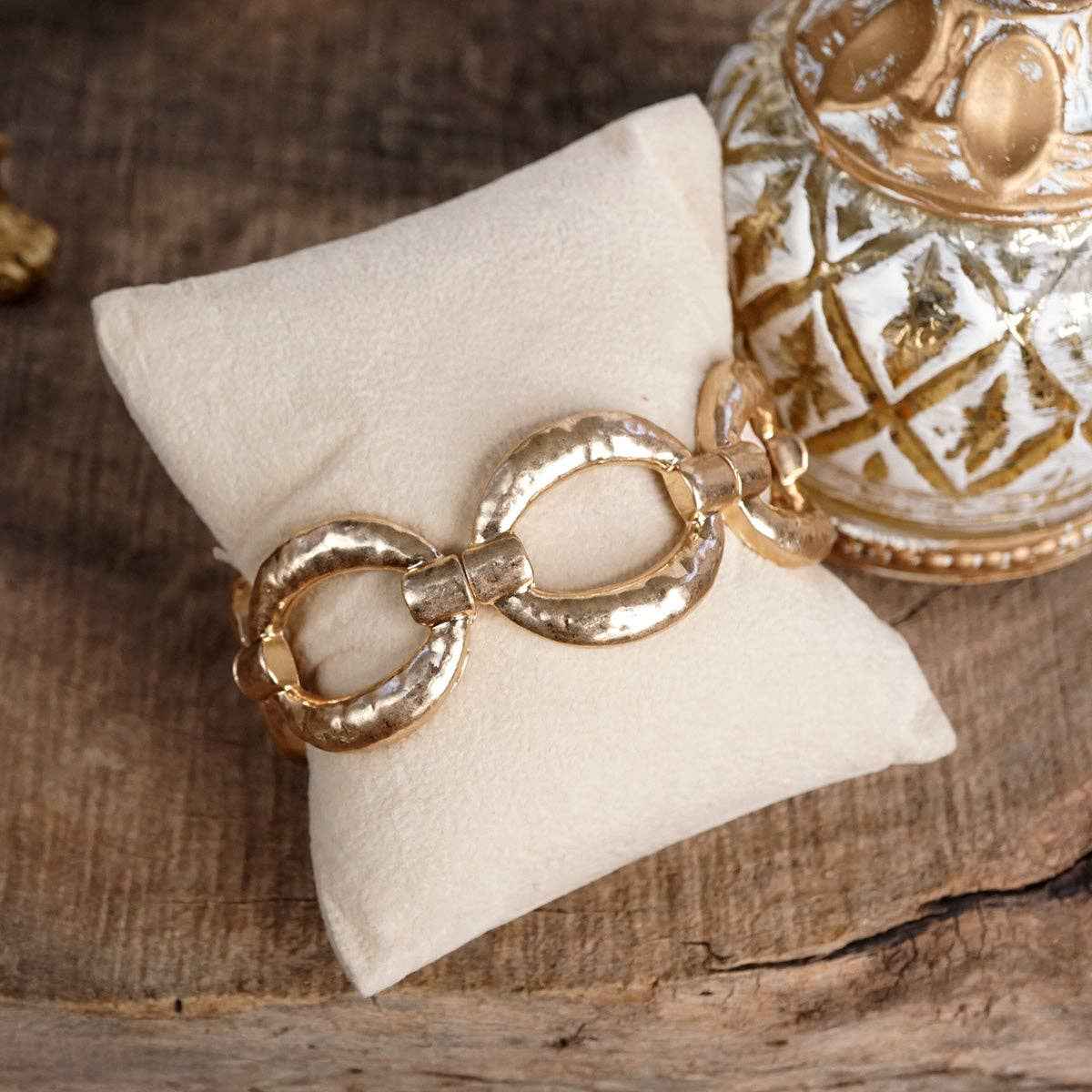 Sunlit Orbit – Chunky Hammered Link Stretch Bracelet: Worn Gold