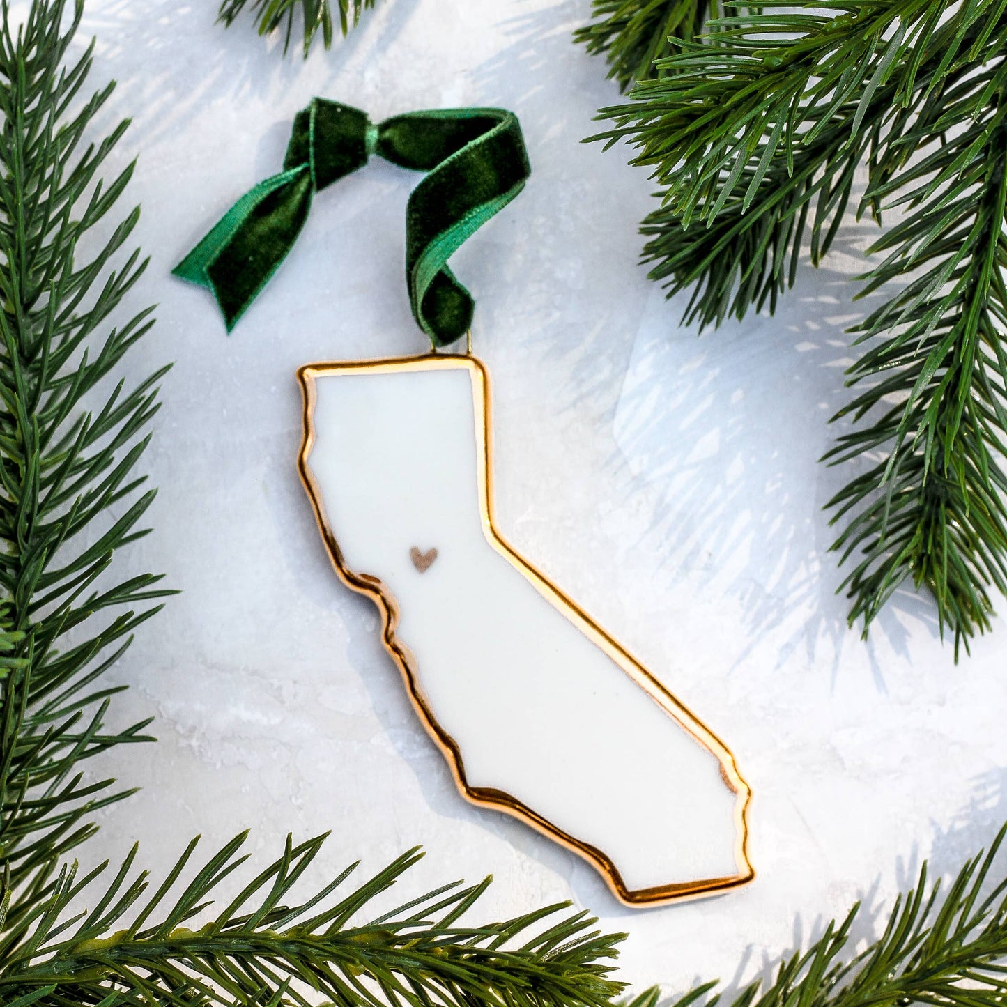Cerámica Apricity - Adornos estatales de porcelana de California hechos a mano con corazón dorado