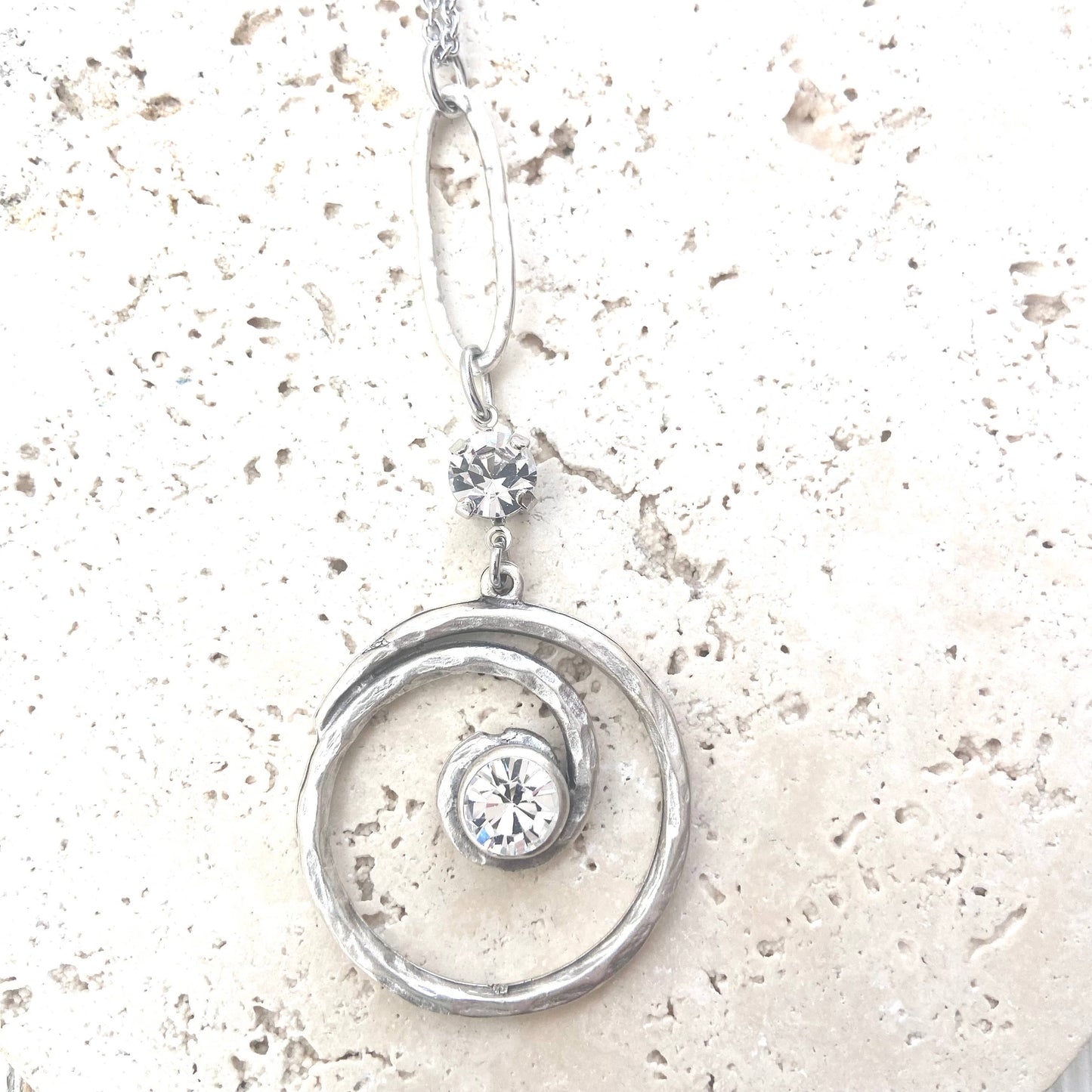 Crystal long necklace swirl clear