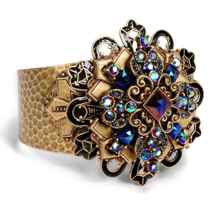 Joyería Sweet Romance - Brazalete con Cruz de Medianoche de Pavo Real