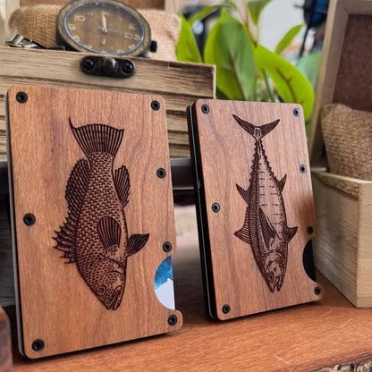 Oliver y el Mar - Cartera Minimalista con Grabado en Madera RFID, Delgada, de Madera, Vida Marina