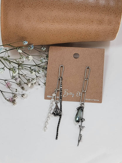 PENDIENTES COLGANTES HECHOS A MANO.