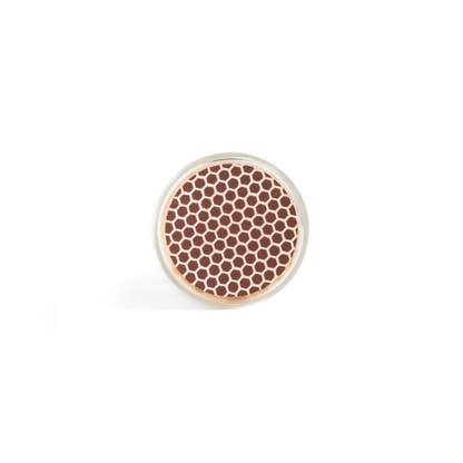 Cerillas color rosa empolvado en frasco de corcho mediano.