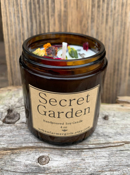 Vela de soja vertida a mano Secret Garden/ 4 oz