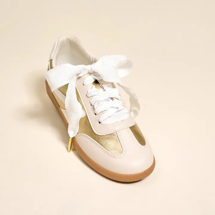 Step It Up Shoelaces–Frilly White