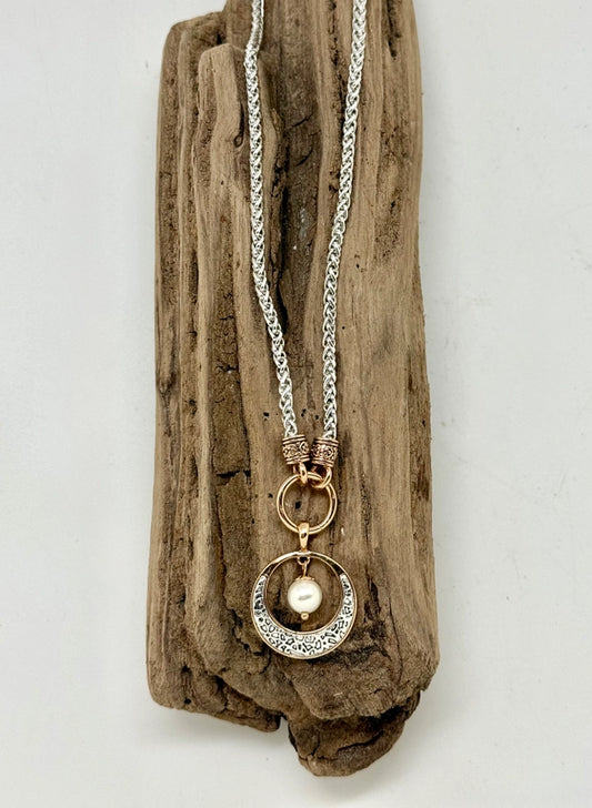 Circle with Freshwater pearl necklace