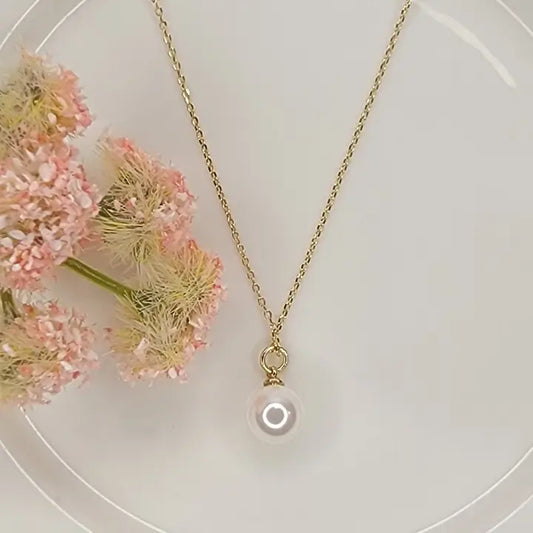 Single freshwater pearl necklace
