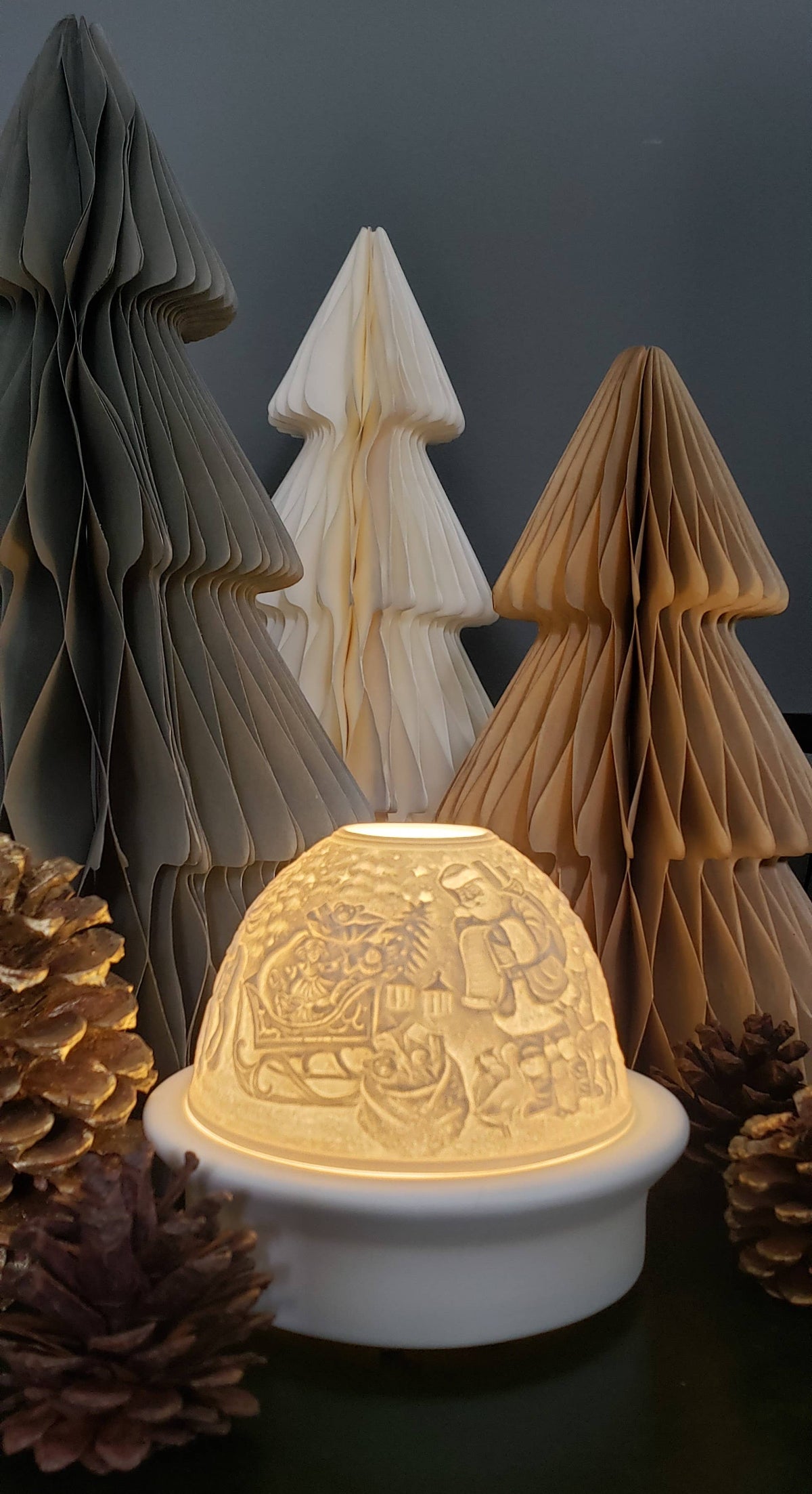 Santa and Sleigh Dome Luumii Light With LED Timer Base