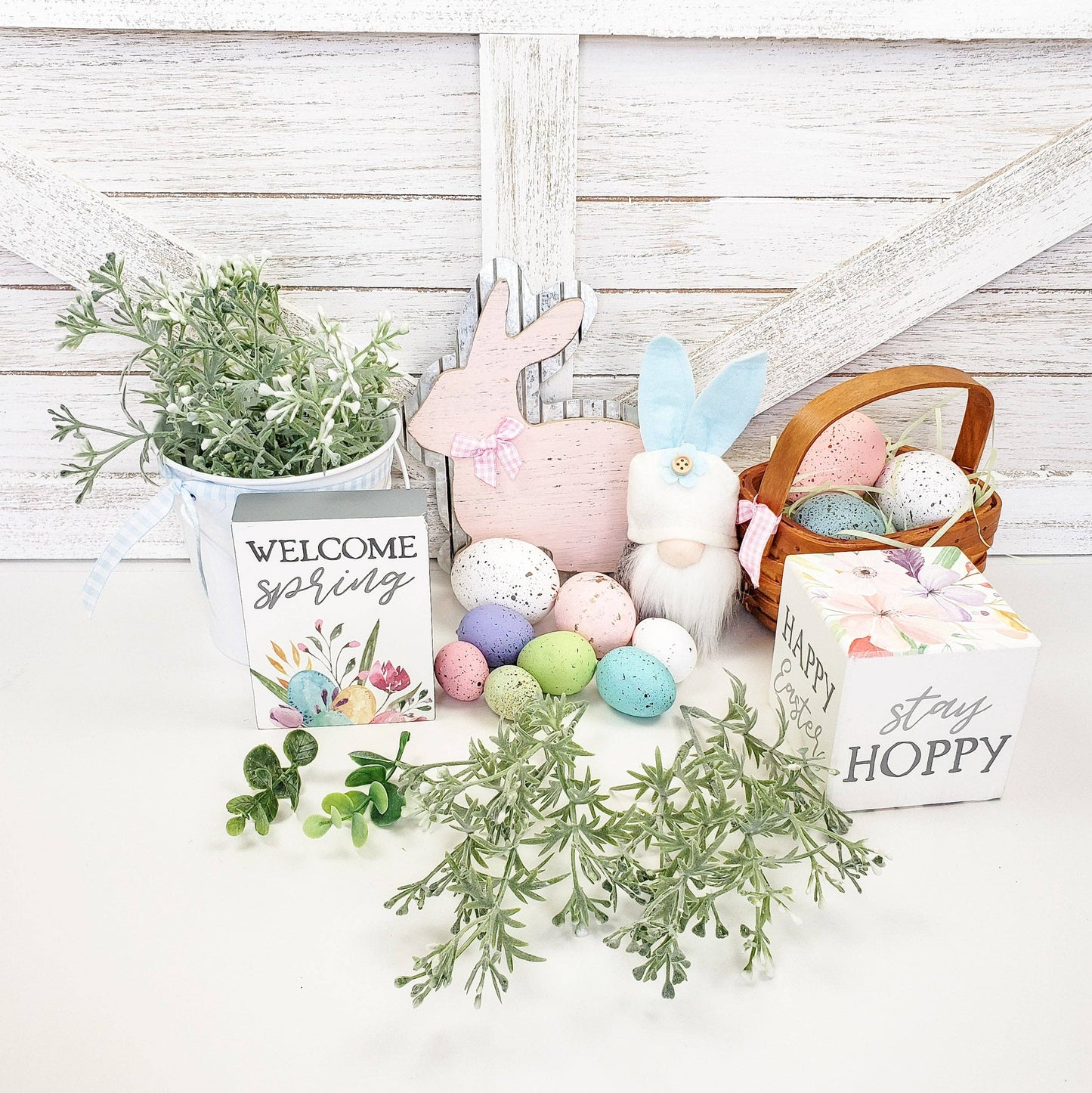 Lote de decoración de Pascua con cubo y bandeja escalonada de bienvenida a la primavera