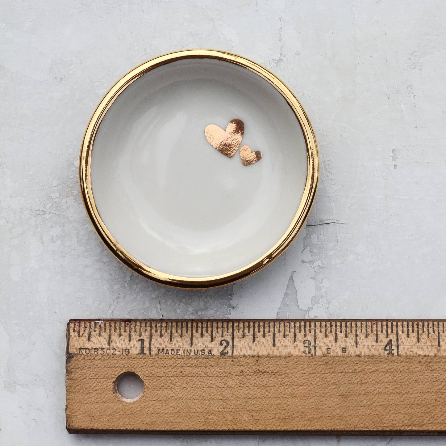 Cerámica Apricity - Plato para anillos con doble corazón | Cerámica hecha a mano con oro